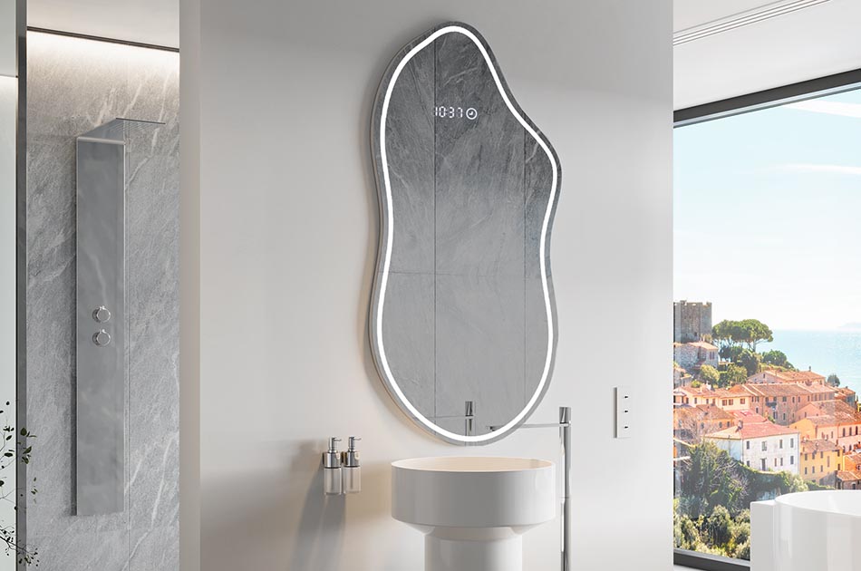 Onregelmatig gevormde spiegel met zachte sfeerverlichting voor elegante interieurs | ARTFORMA