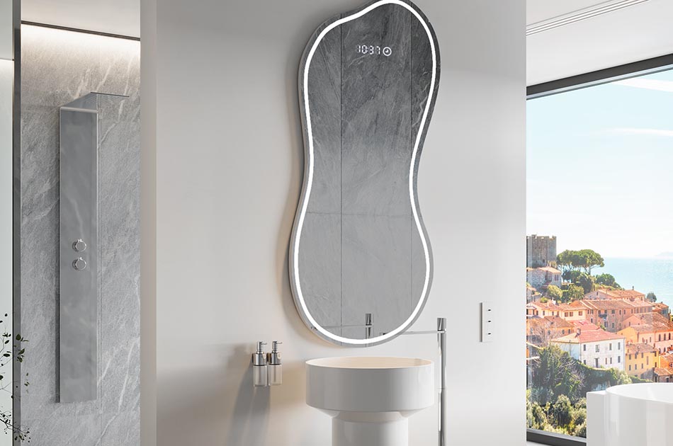 Onregelmatig gevormde spiegel met zachte sfeerverlichting voor elegante interieurs | ARTFORMA