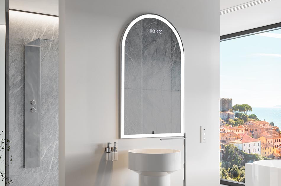 Onregelmatig gevormde spiegel met zachte sfeerverlichting voor elegante interieurs | ARTFORMA