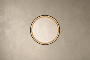 Spiegels in een houten lijst